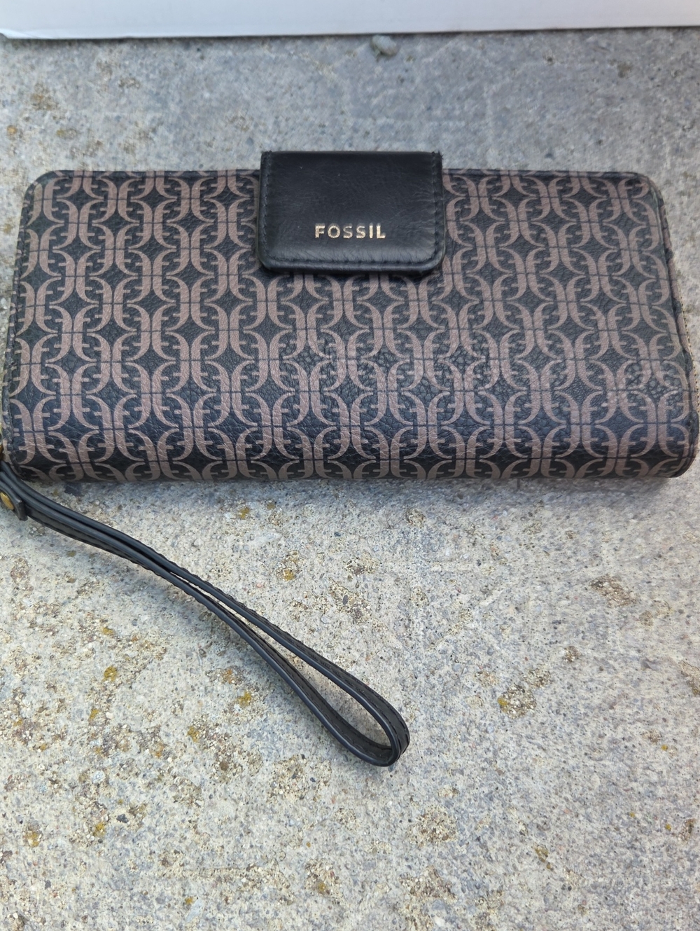 Fossil Brown & Black Signature Monogram Wristlet Wallet
